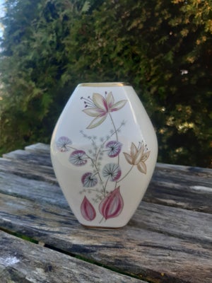 Porcelæn, Vase, rombe, hvid/guld/blomster, 1950<, West Germany / Winterling, ca. 14,5 cm høj.

Store