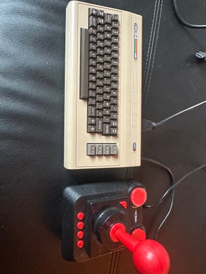 Commodore 64 Mini, spillekonsol, Perfekt, Mini udgaven med indbygget spil
Joystick 
Og kabler medføl