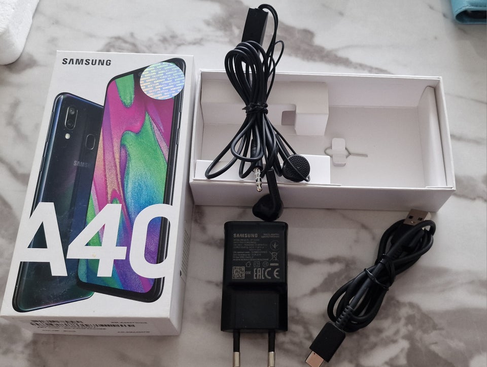 Samsung Galaxy A40, 64 GB , God