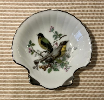 Porcelæn, skål, Charmerende muslingeskål med fugle af ældre dato, kitsch, vintage, boheme. 14 x 14 c
