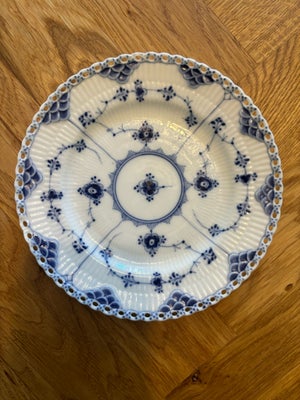 Porcelæn, Tallerken, Royal Copenhagen, MUSSELMALET HALVBLONDE TALLERKEN Ø 17 CM, der er et lille afs