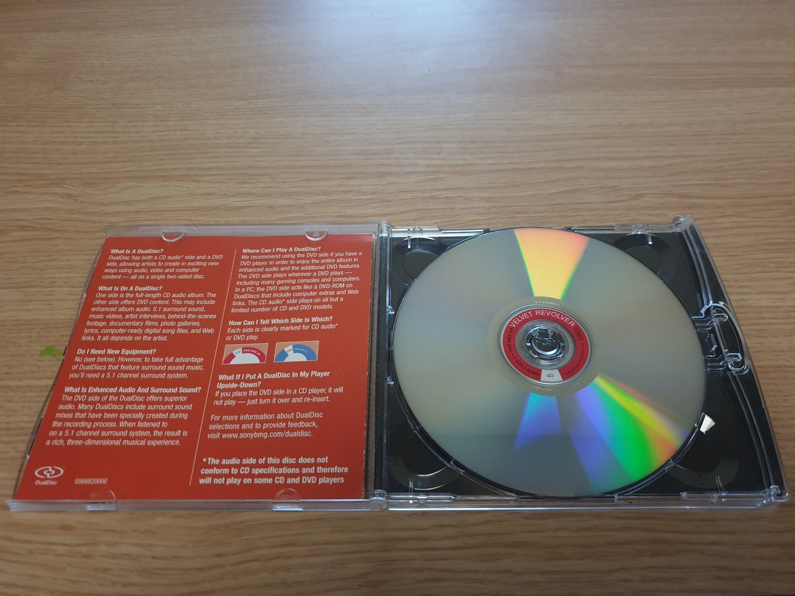 Velvet Revolver: Contraband (Dualdisc med en CD-side og en