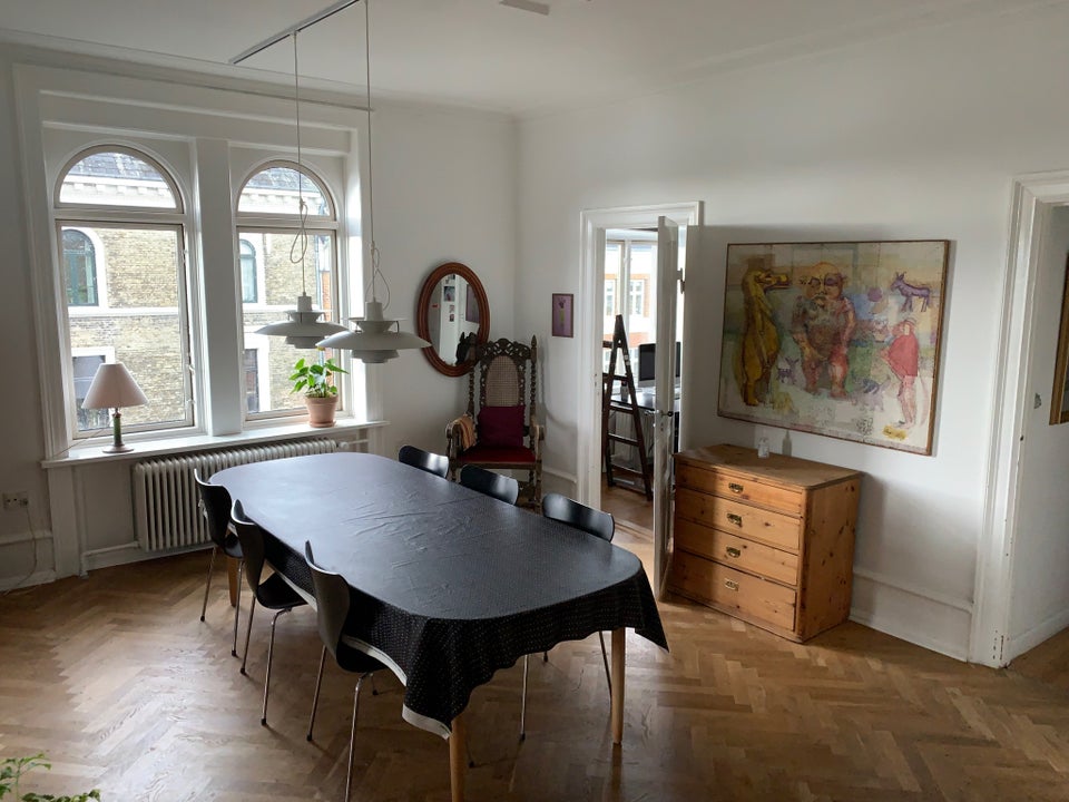 Søerne , Andelslejlighed byttes, 2200