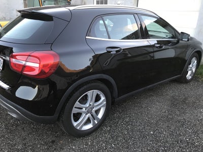 Mercedes GLA200 d, 2,2 Urban aut., Diesel, aut. 2017, km 201600, sort, træk, nysynet, klimaanlæg, ai