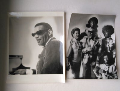 Andet, Ray Charles, FOTOS, 
To pressefotos af Ray Charles ( 24 x 18 cm )
Udsendt af booking-bureauet