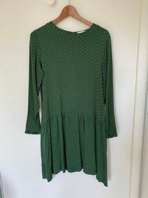 Anden kjole, Samsøe Samsøe , str. S,  Grøn,  Viscose ,  Næsten som ny, Grøn kjole med hvide prikker.