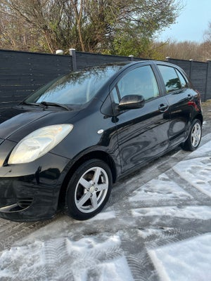 Toyota Yaris, 1,3 VVT-i Terra, Benzin, 2006, km 182000, sort, nysynet, ABS, airbag, 5-dørs, centrall