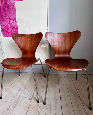 Arne Jacobsen, stol, AJ 3107 i teak, 2 stk 7er stole i teak, produceret af Fritz Hansen.

Der er for