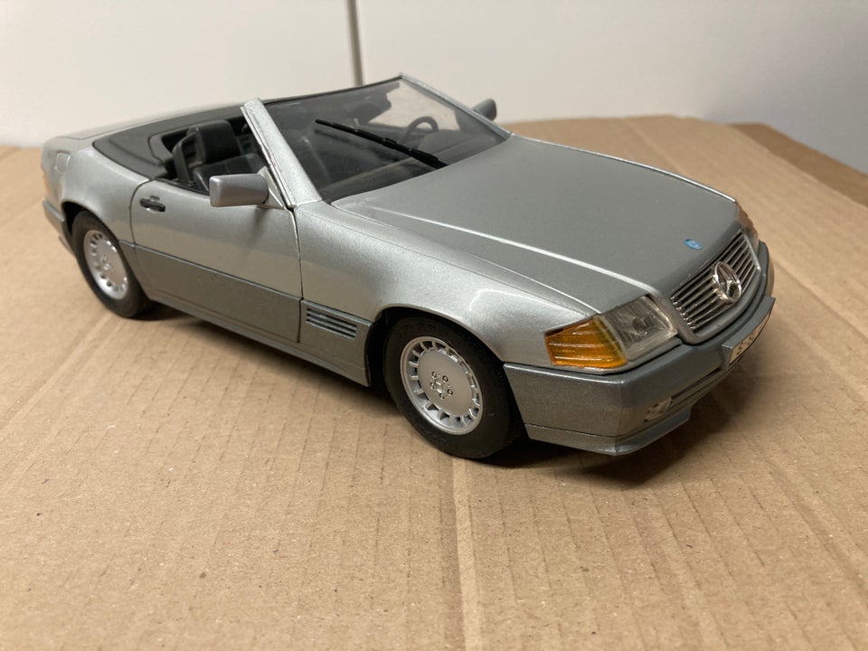 Modelbil, Mercedes 500 SL SL500 1989 1/18, skala 1:18