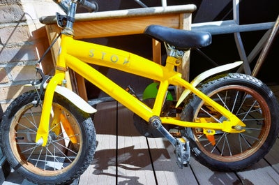 Unisex børnecykel, classic cykel, STOY, 14 tommer hjul, 0 gear, BØRNECYKEL STOY. Der er lidt rust på