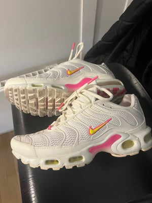 Sneakers, str. 39, Nike  air,  Hvid/pink,  Ubrugt, Helt nye Nike air TN str 39 brugt 1 gang.