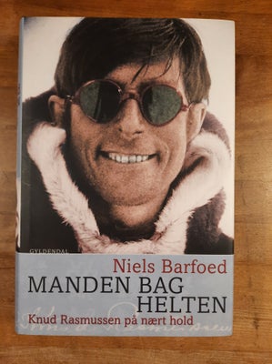 Manden bag Helten - Knud Rasmussen på nært hold, Niels Barfoed, Udgivet af Gyldendal i 2011 i 1. udg