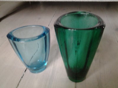 Glas, Vase, 2 retro glasvaser med 50'erne. 1 grøn, H 15 & 1 blå, H 12 cm. Sælges kun samlet 350 kr