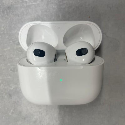 in-ear hovedtelefoner, Apple, Airpods 3, Defekt, Selling Airpods 3, the left one works perfectly, th