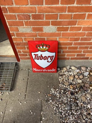 Skilte, Gammelt hvælvet emaljeskilt med reklame for “Tuborg Mineralvande”.
Måler 49,5 x 32 cm.