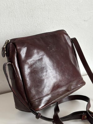 Crossbody, Adax, læder, I super fin stand mål: 22x18cm.
Kan godt sendes med Dao 
