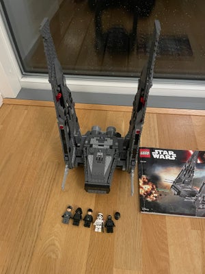 Lego Star Wars, 75104, Kylo Rens Command Shuttle
Der mangler lidt tilbehør til figurene samt en enke