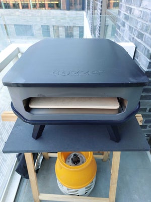 Gasgrill, Cozze, Cozze pizza oven 13". Bought 1y ago and used it quite a lot. Selling because moving