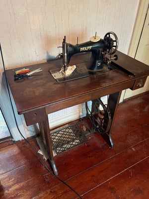 Symaskine, Ældre Pfaff symaskine med bord