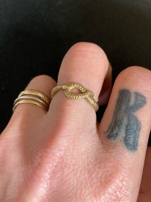 Fingerring, guld, Dragatakis Jewelry, 14 karat guld slange ring. Størrelse 58.