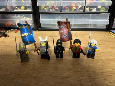 Lego System, 4805 Ninja Knights, Komplet i rigtig flot stand. 

Sender gerne