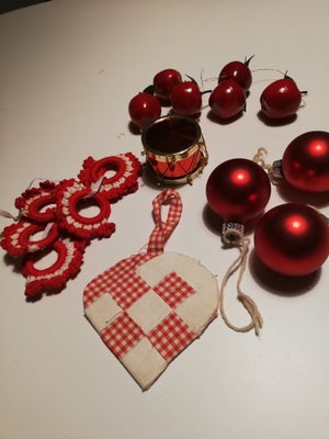 Juletræspynt, Rødt julepynt - juletræspynt - samlet pakke - ældre dato.

 1 tromme, 6 æbler, 3 julek