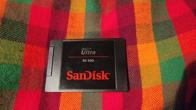 Sandisk, 4000 GB, Perfekt, Barely used Sandisk 4TB ULTRA 3D SATA 2.5 inch SSD. You can use it intern