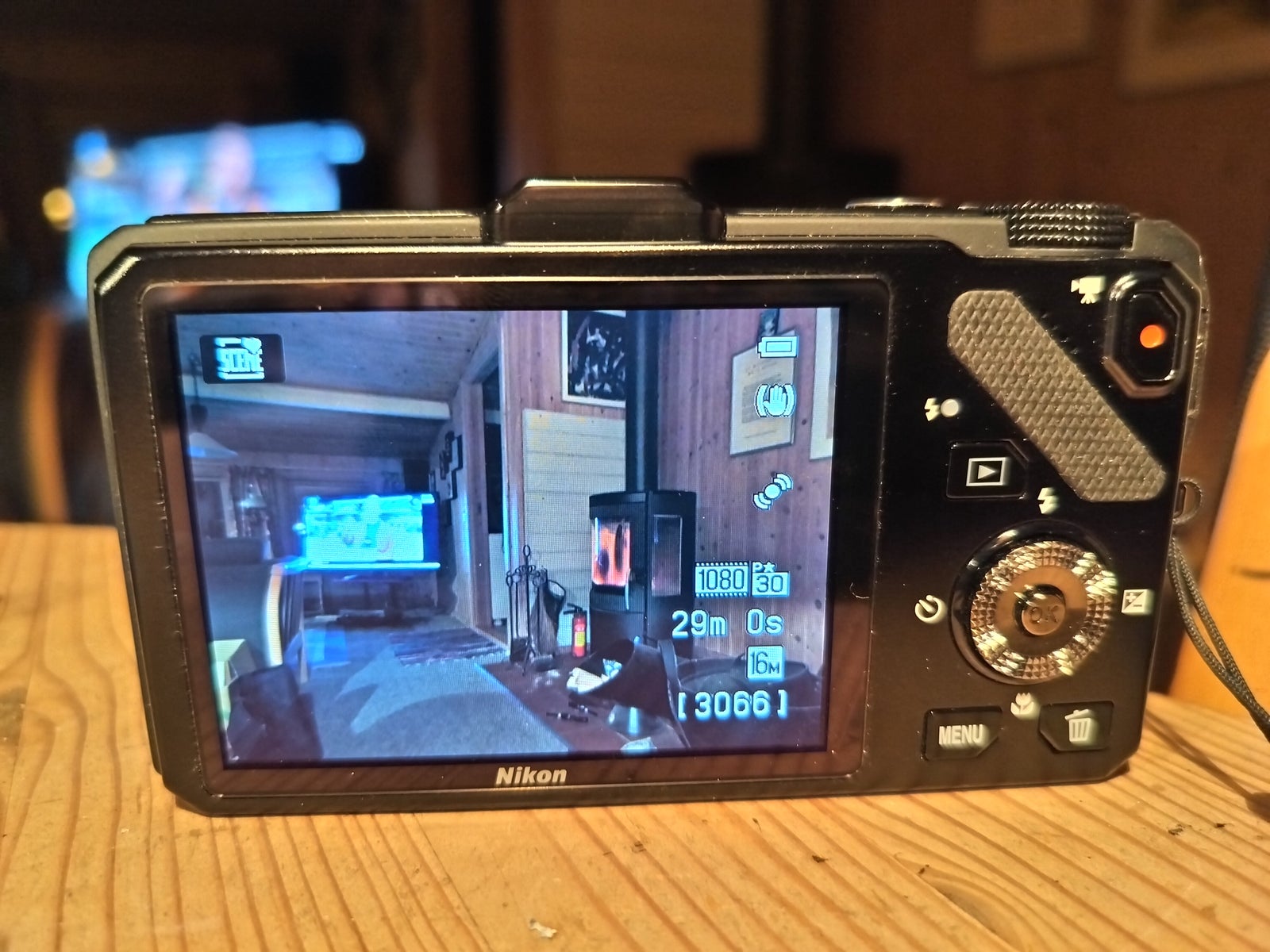 Nikon Coolpix S9300, 16.0 megapixels, 18 x optisk zoom