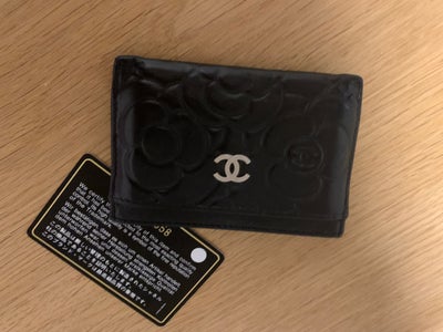 Kortholder, chanel, Kortholder, Chanel
pung
Chanel kortholder

sort blomst ægte 
kort til
serienr i 