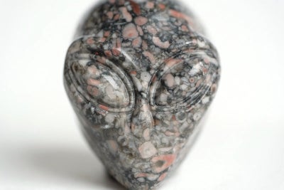 Smykker og sten, Krystal alien - Fosil Japis, PÅSKETILBUD; Køb krystal aliens for min 1300 - og jeg 