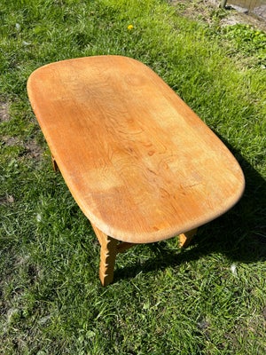 Andre borde, egetræ, b: 49 l: 79 h: 48, Meget fint egetræsbord

Trænger til en klud

Evt. BYD