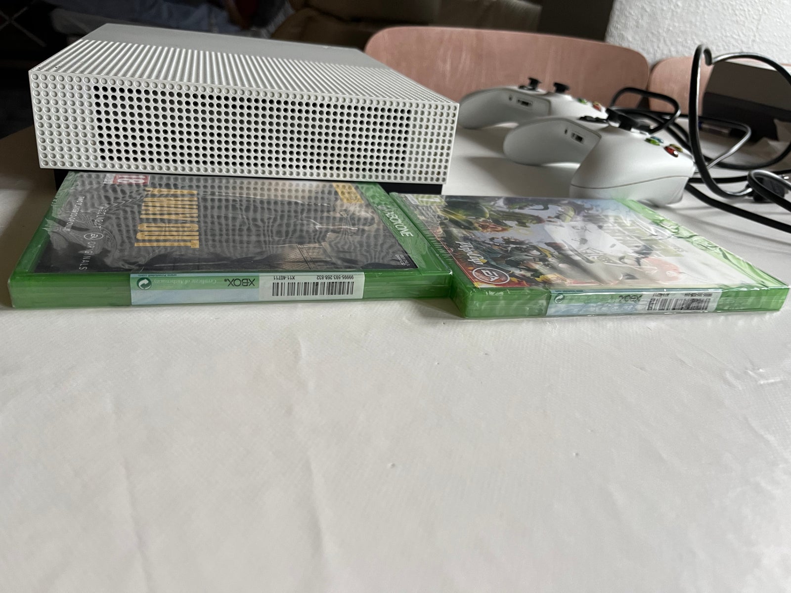 Xbox One S, 500GB + Spil