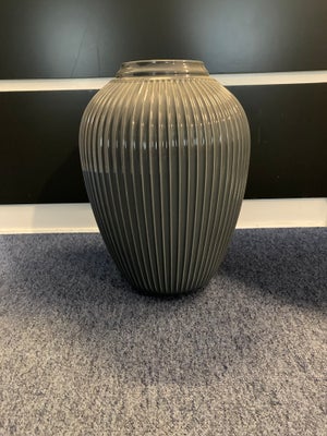 Vase, Gulvvase, Hammershøi, Flot blågrå gulv vase H50cm
Farven på billede viser en meget grå farve m