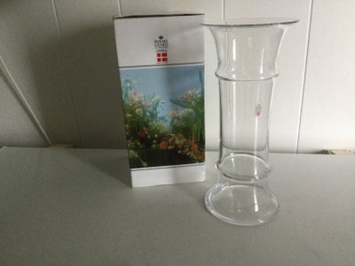 Glas, Stor MB vase, Fyrens Glasværk, Stor vase med udsvajet rand og fod samt to vulster, blæst i kla