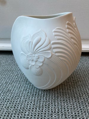 Vase, Vase bisquit porcelæn, A Kaiser Germany, Meget smuk hvis bisquit vase vintage - art nuveau / a