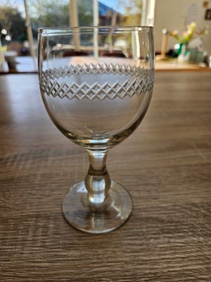 Glas, Vinglas, Fantastiske glas fra kastrup/Holmegaard 1934. Facetslebne med krydsmønster. Prisen er