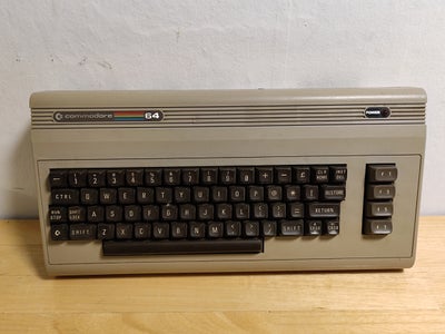 Commodore 64, spillekonsol, God, Reserveret til 29/9

Commodore 64, Kun maskinen, virker fint, 350kr
