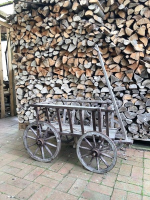 Trækvogn, Træ, 80 år gl., Fin gammel trækvogn, har været brugt til transport af mælkejunger