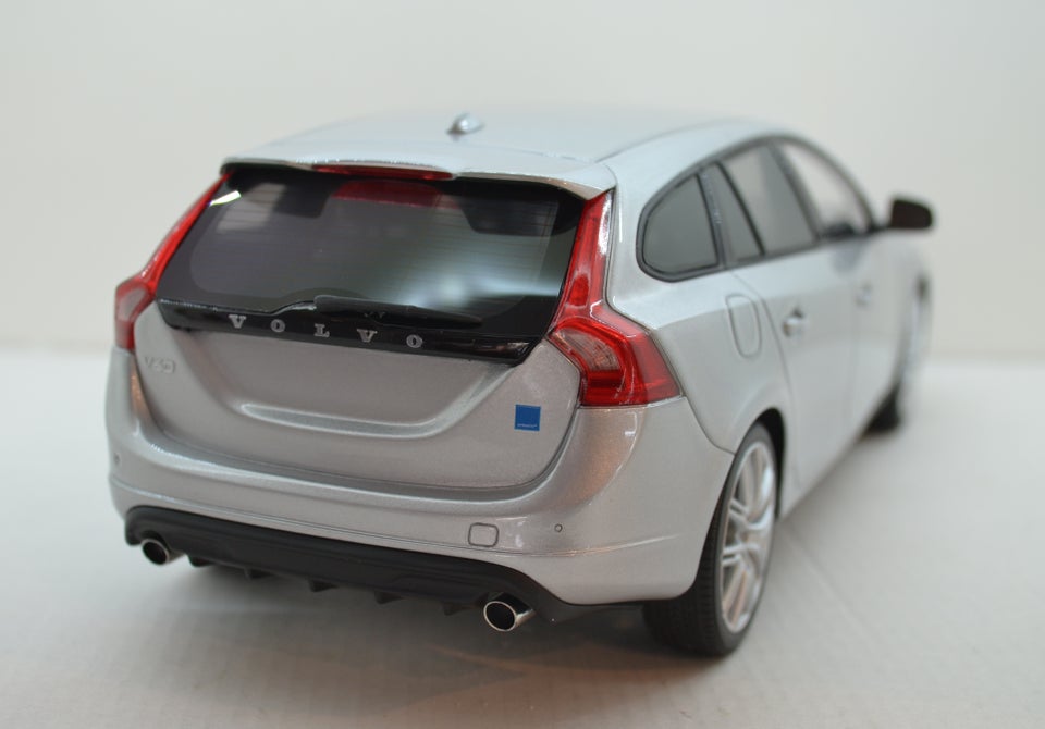 Modelbil, DNA Volvo V60, skala 1:18