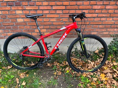 Trek Marlin 6, hardtail, 17,5 tommer, 10 gear, Hej derude,

Jeg sælger denne 29” hardtail fra Trek i