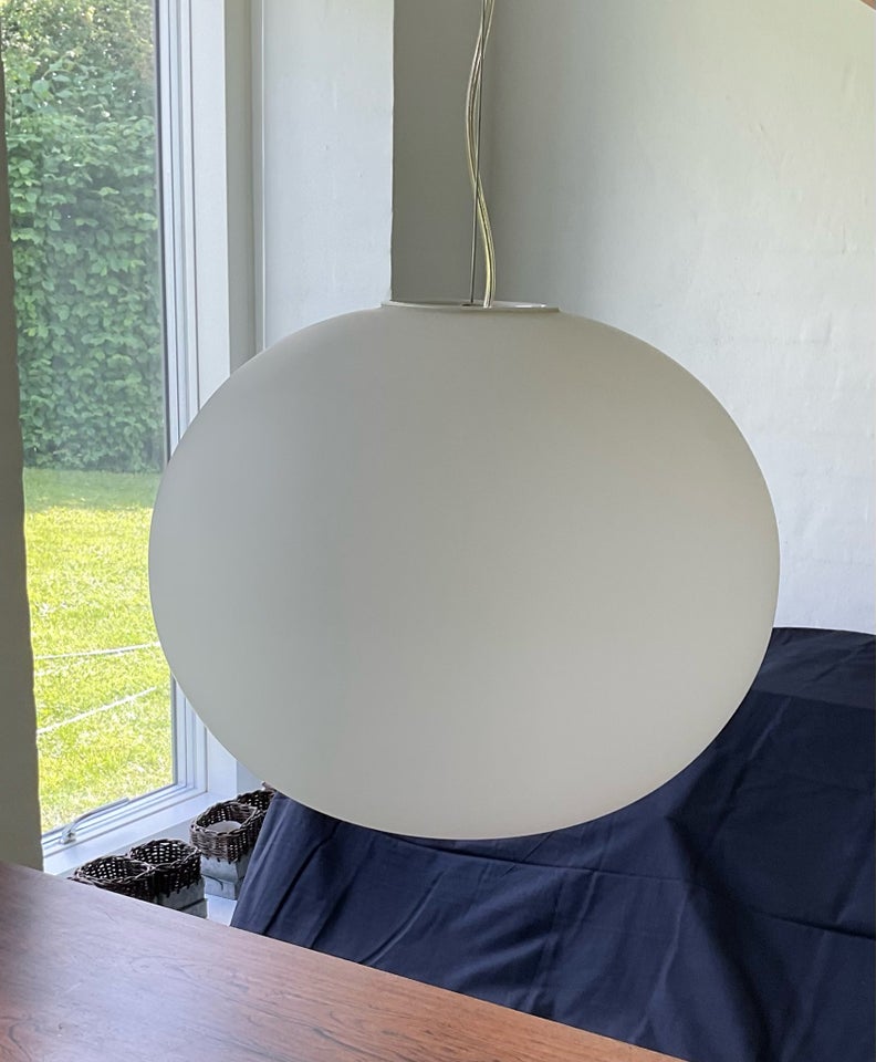 Anden arkitekt, S1, Loftslampe