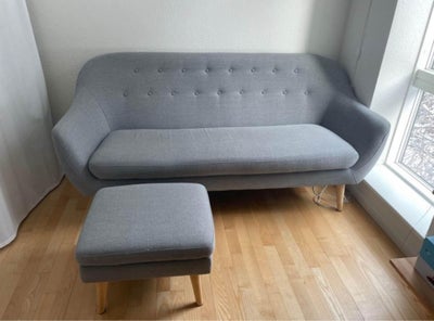 Sofa, 2 pers., Sofa med puf i fin stand, fra dyre og røgfrit hjem
Ca 2,5 personers sofa
180cm i bred