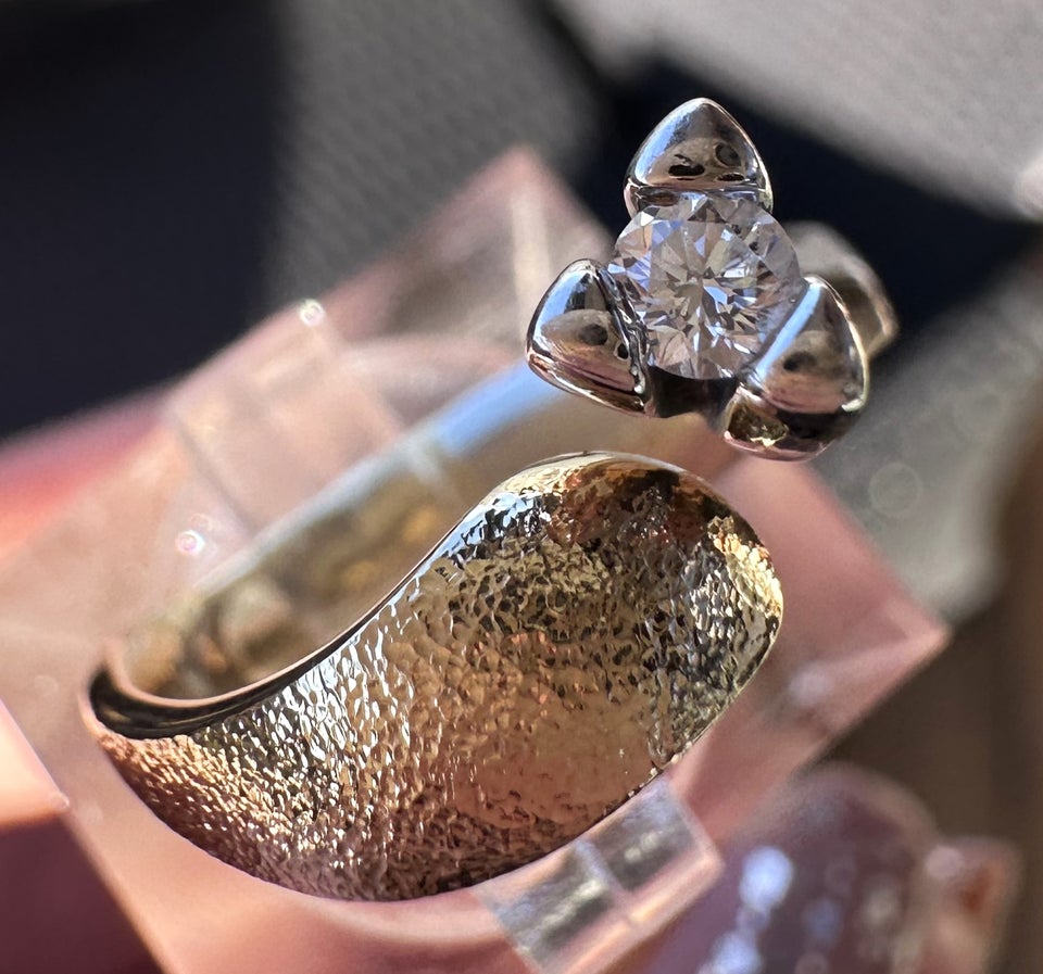 Fingerring, diamant, Royal Art ring i to-tonet 14 karat m.