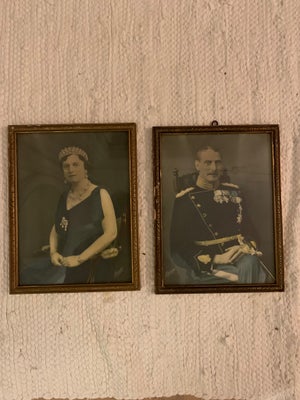 Fotografier, To fine gl indrammede fotografier af Dronnings Margrethe s bedste forældre.