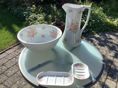 Keramik, Servantesæt, Flot vintage servantestel. Hvidt med lyserøde blomster. Mrk. H&C. Selb.Bavaria