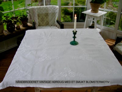 115 x 120 cm Håndbroderet vintagehørdug #Fladsyni, #Ægte hør #Fladsyning #Broderi #Linen #Borddug, H