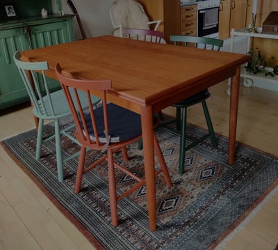 Spisebord, Teaktræ, b: 87 l: 140, Anden arkitekt, Teaktræs spisebord med runde ben. Rigtig flot teak