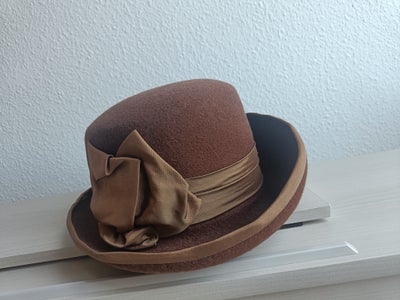 Hat, damehat retro, vintage ukendt, str. 57,  brun,  bomuld / uld,  Næsten som ny, med sløjfe af en 