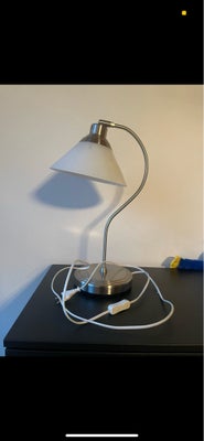 Lampe, ** Smart bord lampe

**perfekt stand velholdt 

** røgfrit og dyrefrit hjem

** pris er 200kr