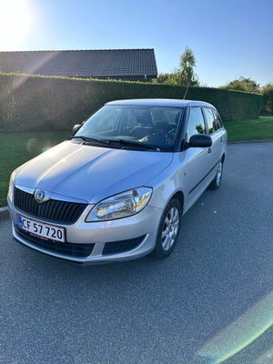 Skoda Fabia, 1,2 12V Ambiente Combi, Benzin, 2010, km 150000, træk, 5-dørs, st. car., Rigtig god bil